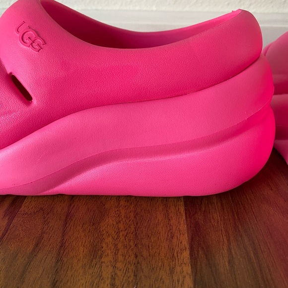 UGG Pink Water Shoes (women’s size 10) - Picture 8 of 10
